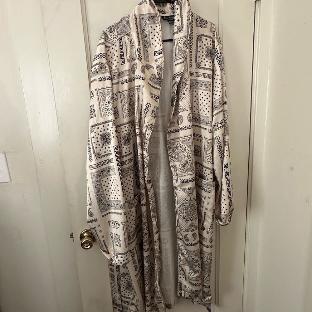 Elegant Cream and Black Patterned Women's Robe